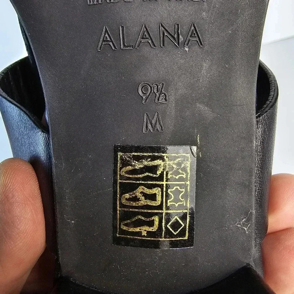 NWOT Brighton Alana Black Leather Sandal With Gold Tone Metal Hardware Size 9.5M - Picture 13 of 15